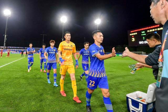 多特签下康斯坦泰利亚斯 布克赞其潜力出众