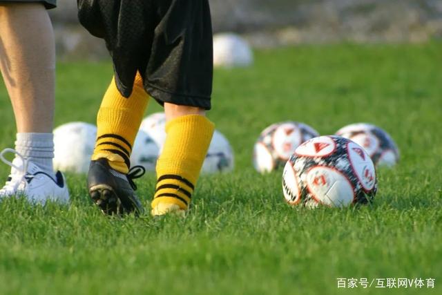 维阿首戴队长袖标，马赛4比0完胜揭幕战